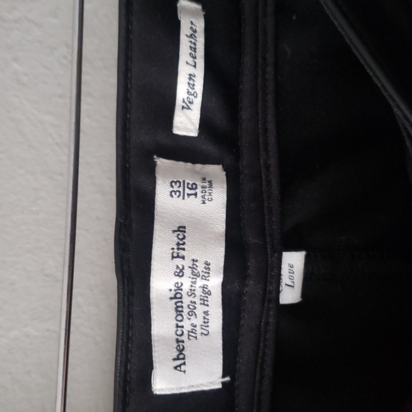 Abercrombie and Fitch The 90s Curve Love Ultra High Rise Vegan Leather Pant Blk - Picture 4 of 17